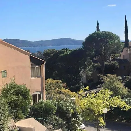 CAVALAIRE vue MER au loin MAISONNETTE TOUT ÉQUIPÉE POUR 4 PERSONNES AVEC PISCINE CLIM WIFI VÉLOS TV BARBECUES Exterior foto