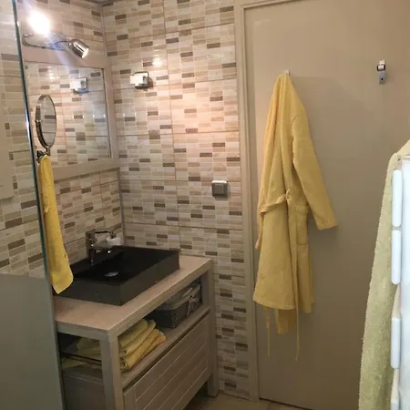 CAVALAIRE vue MER au loin MAISONNETTE TOUT ÉQUIPÉE POUR 4 PERSONNES AVEC PISCINE CLIM WIFI VÉLOS TV BARBECUES Exterior foto