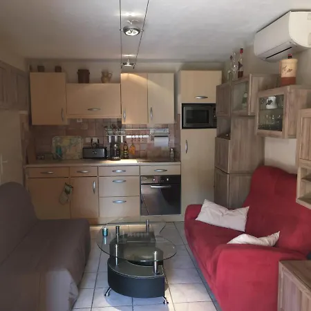CAVALAIRE vue MER au loin MAISONNETTE TOUT ÉQUIPÉE POUR 4 PERSONNES AVEC PISCINE CLIM WIFI VÉLOS TV BARBECUES Exterior foto