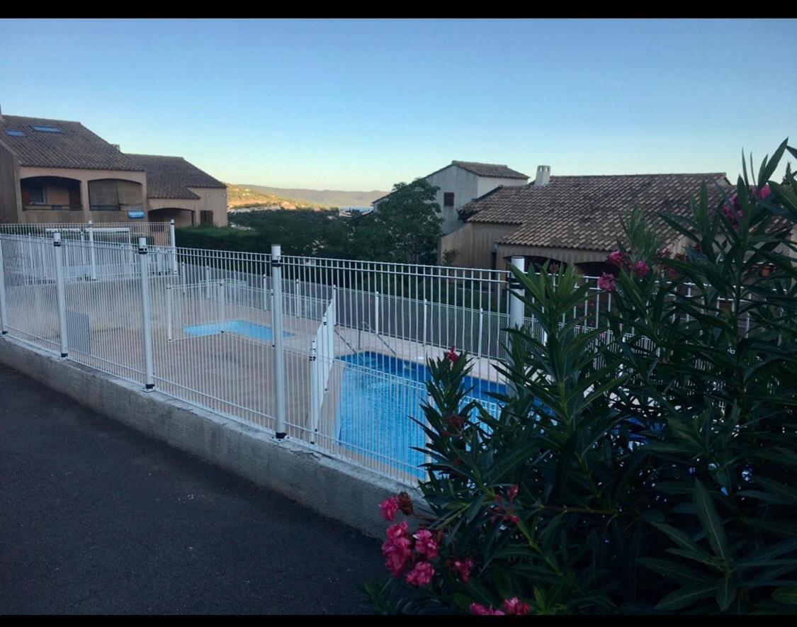 Sea View Cottage: Equipped For 4 With Pool, A/c, Wi-fi & Bikes Apartment *