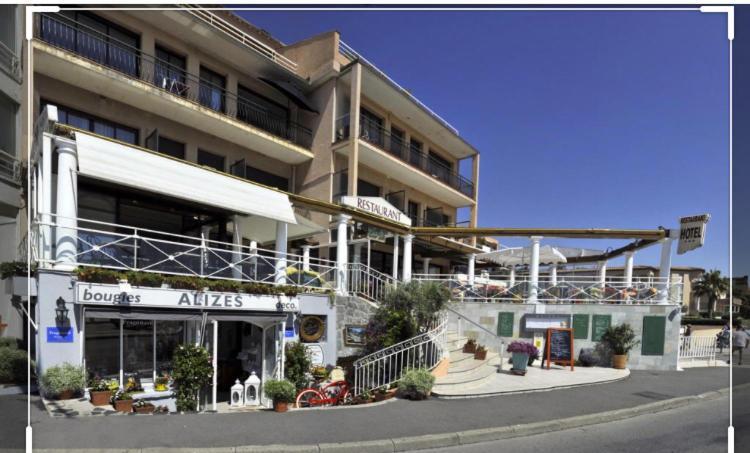 Sea View Cottage: Equipped For 4 With Pool, A/c, Wi-fi & Bikes Apartment
