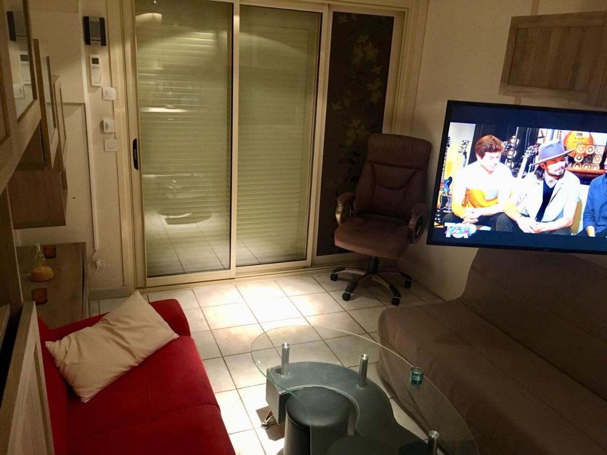 Sea View Cottage: Equipped For 4 With Pool, A/c, Wi-fi & Bikes